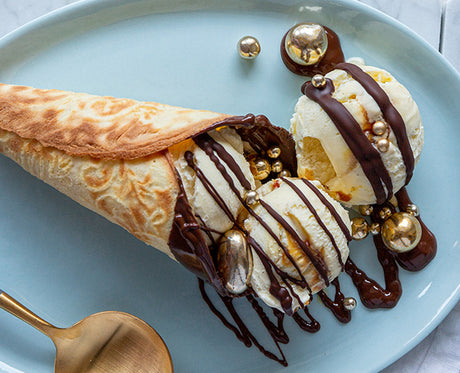 Cookies with ice cream and melted chocolate