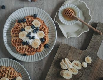 Oat waffle with Greek yogurt